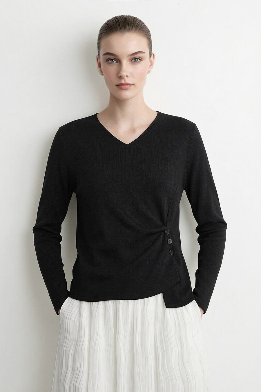 V‑neck button gathered sweater|AMII