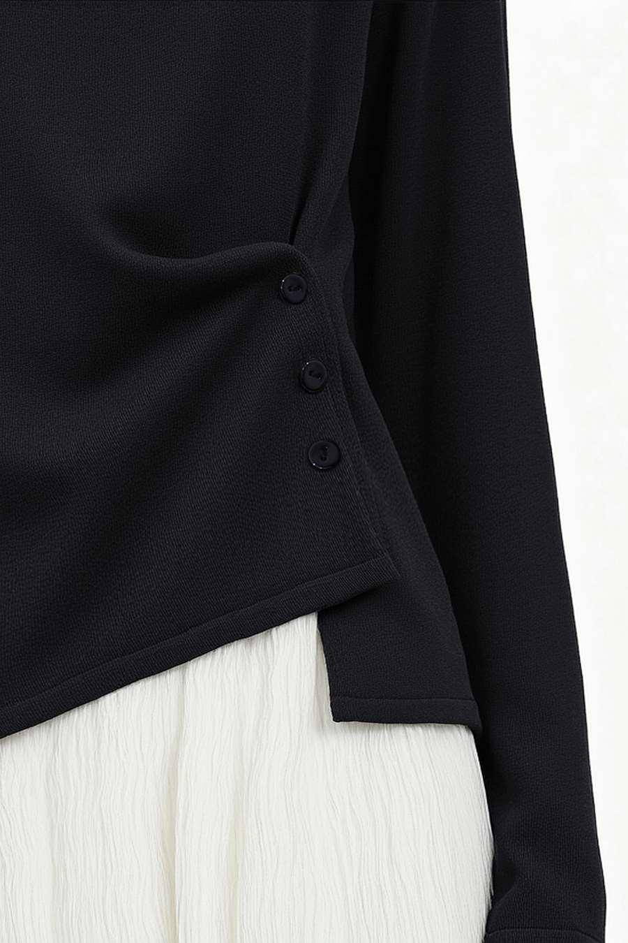 V‑neck button gathered sweater|AMII