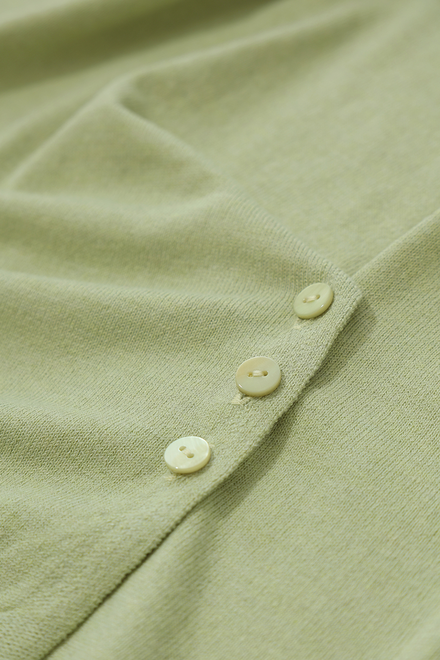 V‑neck button gathered sweater|AMII