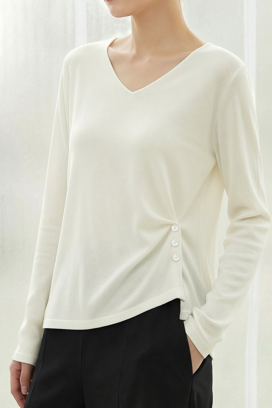V‑neck button gathered sweater|AMII