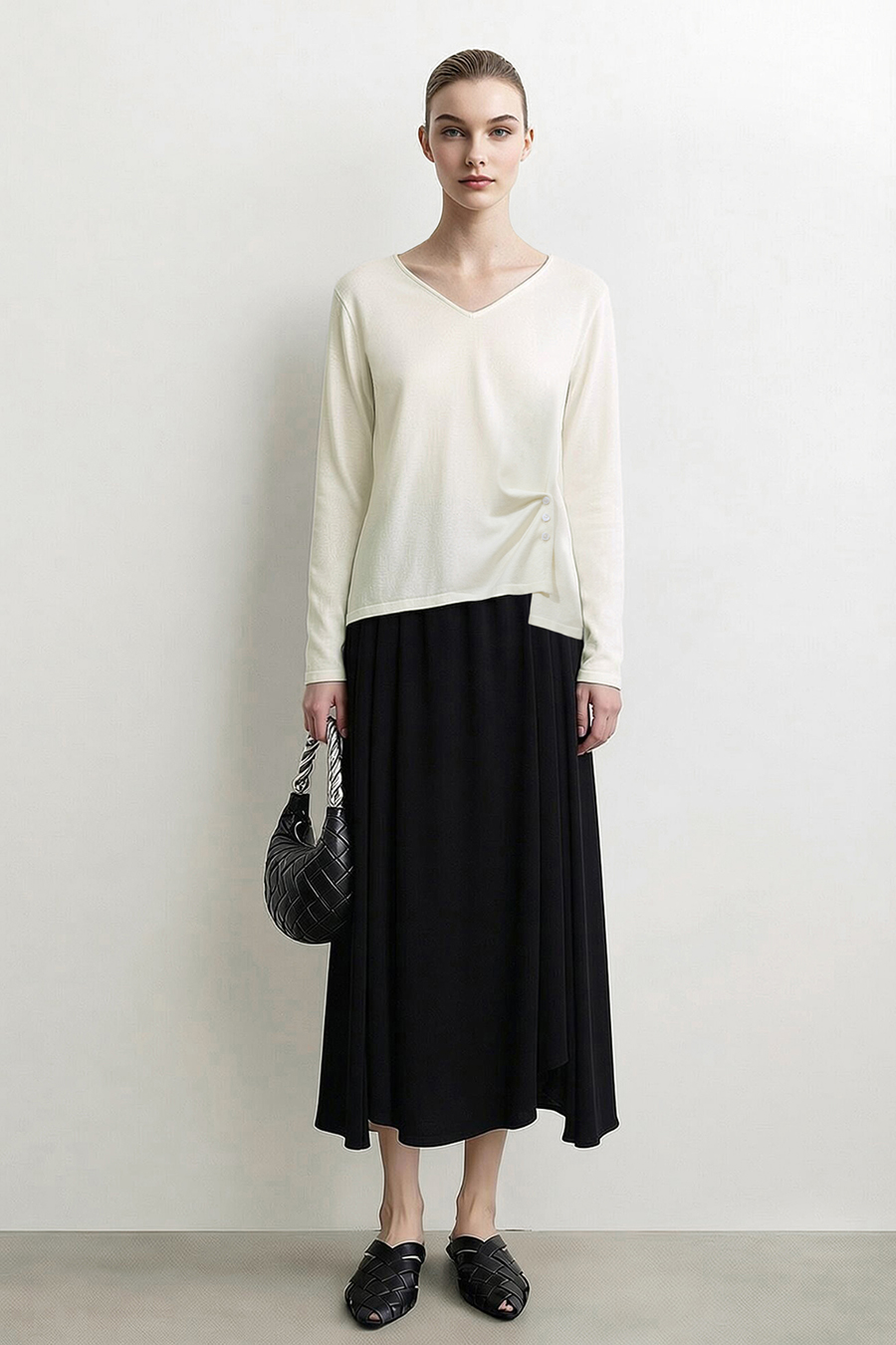 V‑neck button gathered sweater|AMII