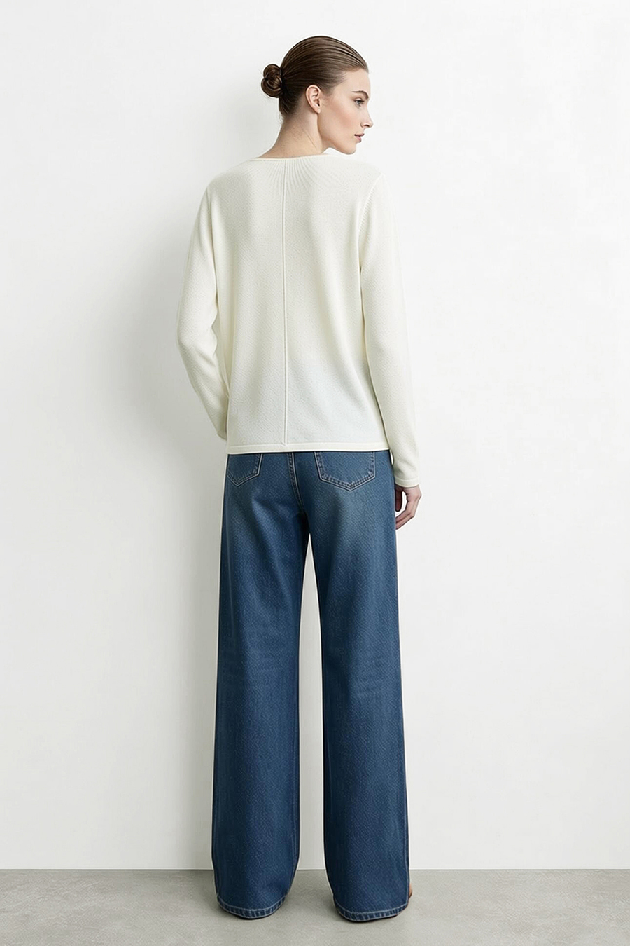 V‑neck button gathered sweater|AMII