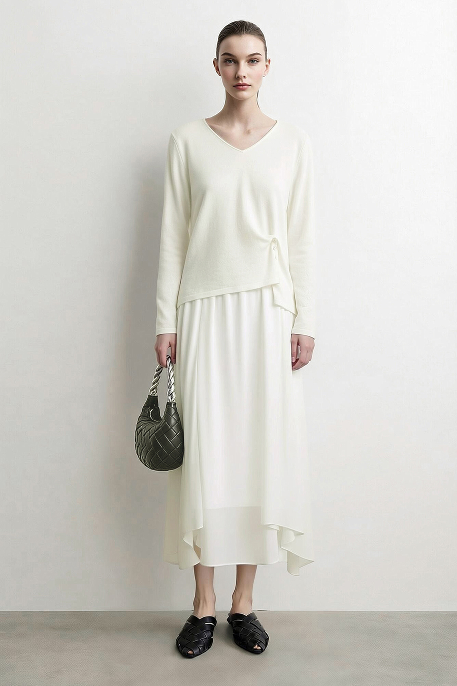 V‑neck button gathered sweater|AMII