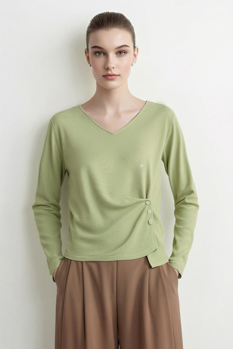 V‑neck button gathered sweater|AMII