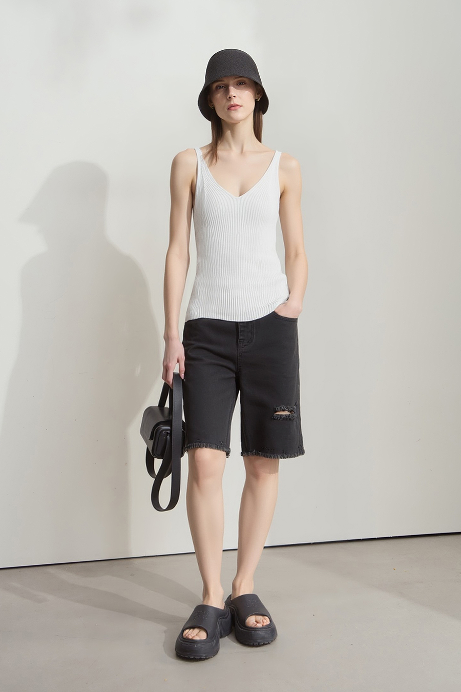V-neck knit camisole|AMII