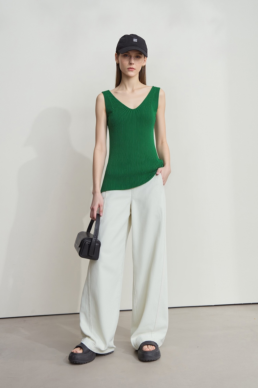 V-neck knit camisole|AMII