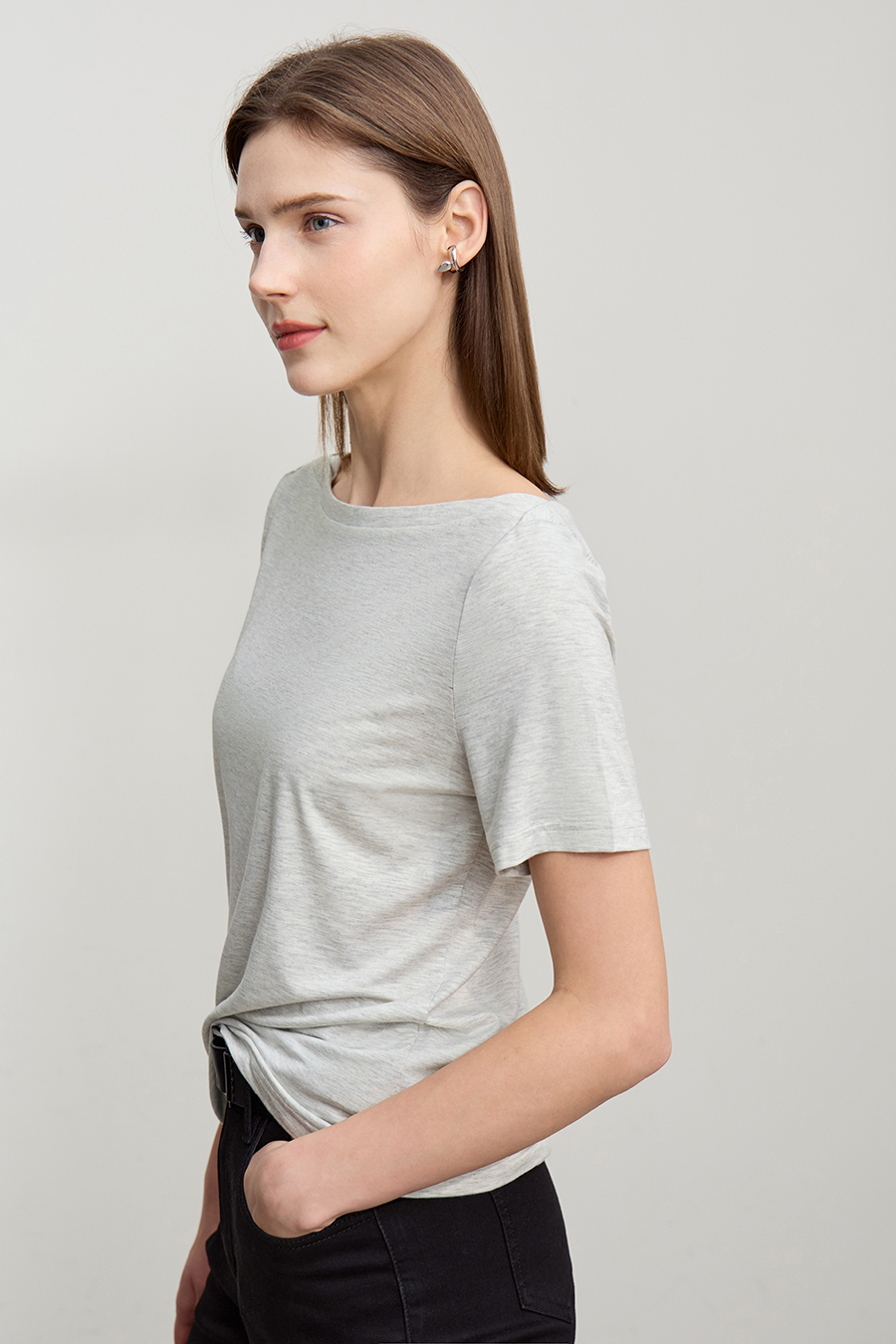 Off-the-shoulder Short Sleeve T-shirt|AMII