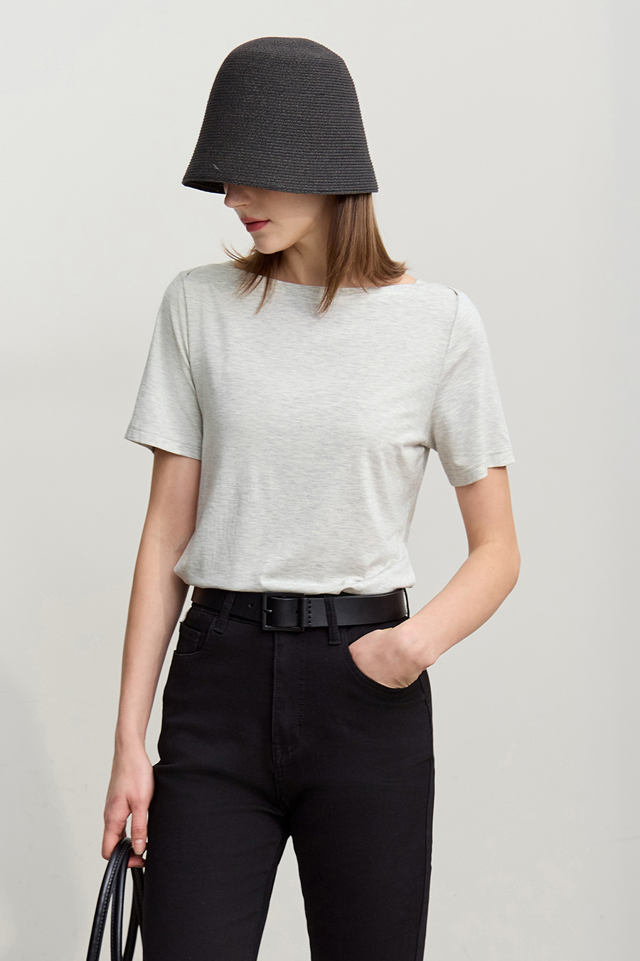 Off-the-shoulder Short Sleeve T-shirt|AMII