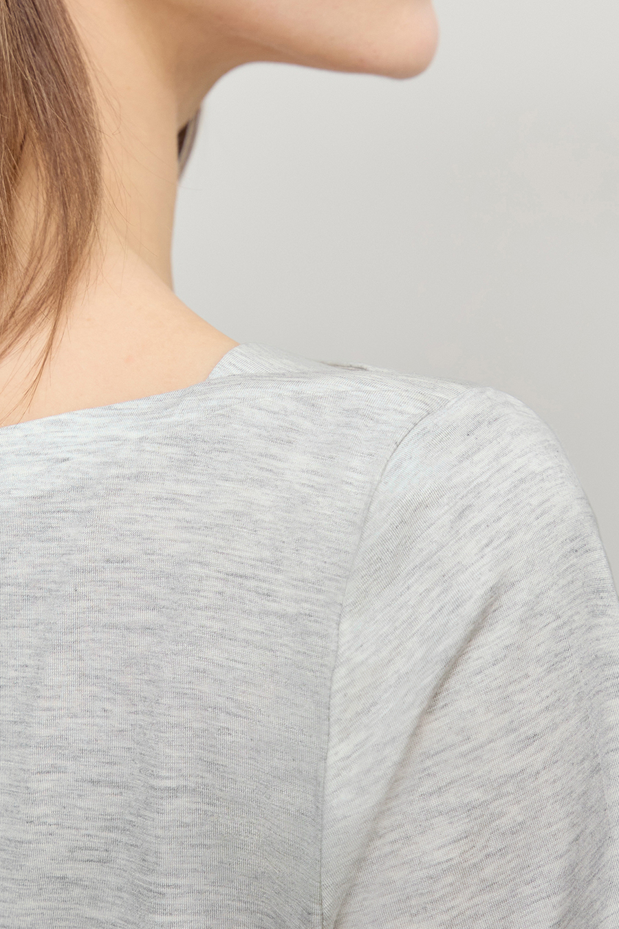 Off-the-shoulder Short Sleeve T-shirt|AMII