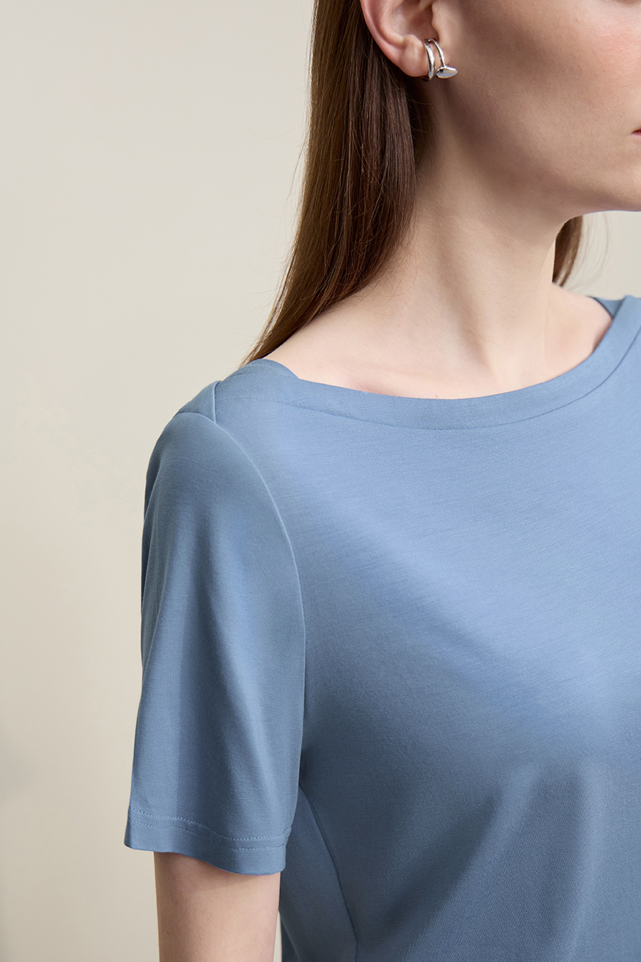 Off-the-shoulder Short Sleeve T-shirt|AMII