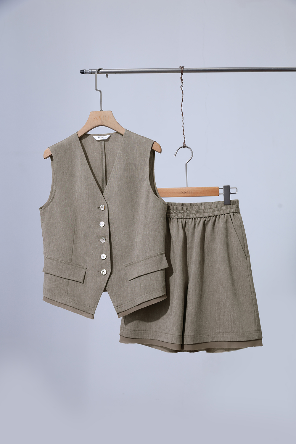 Abalone Button V-neck Vest