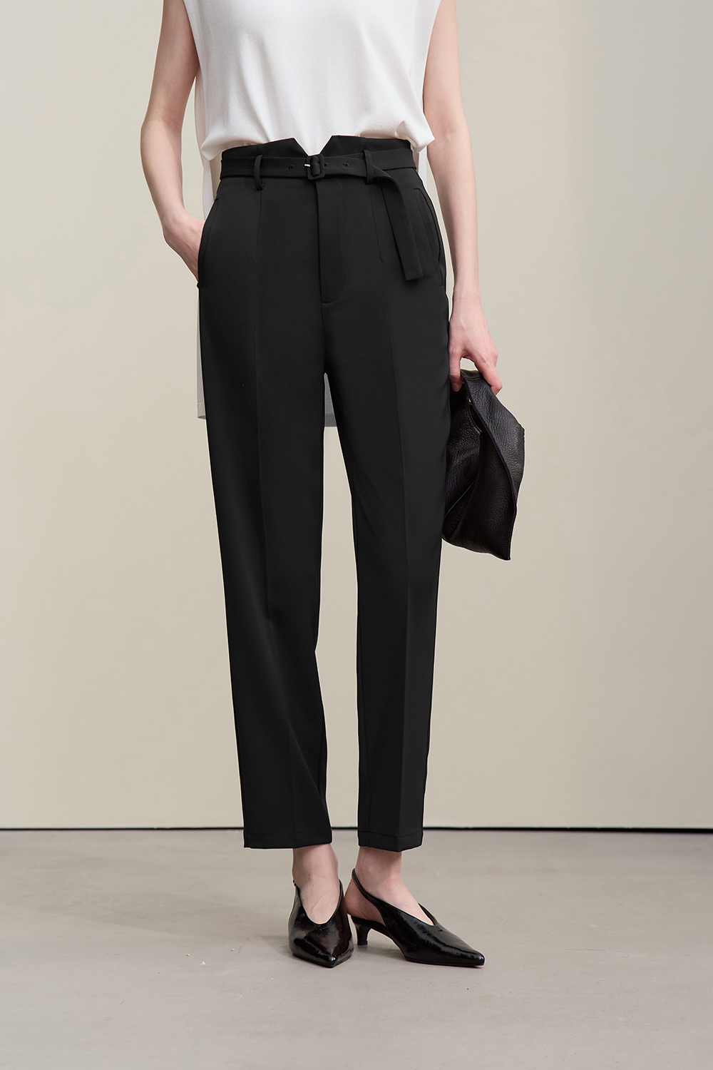 Commuter Tapered Casual Trousers|AMII