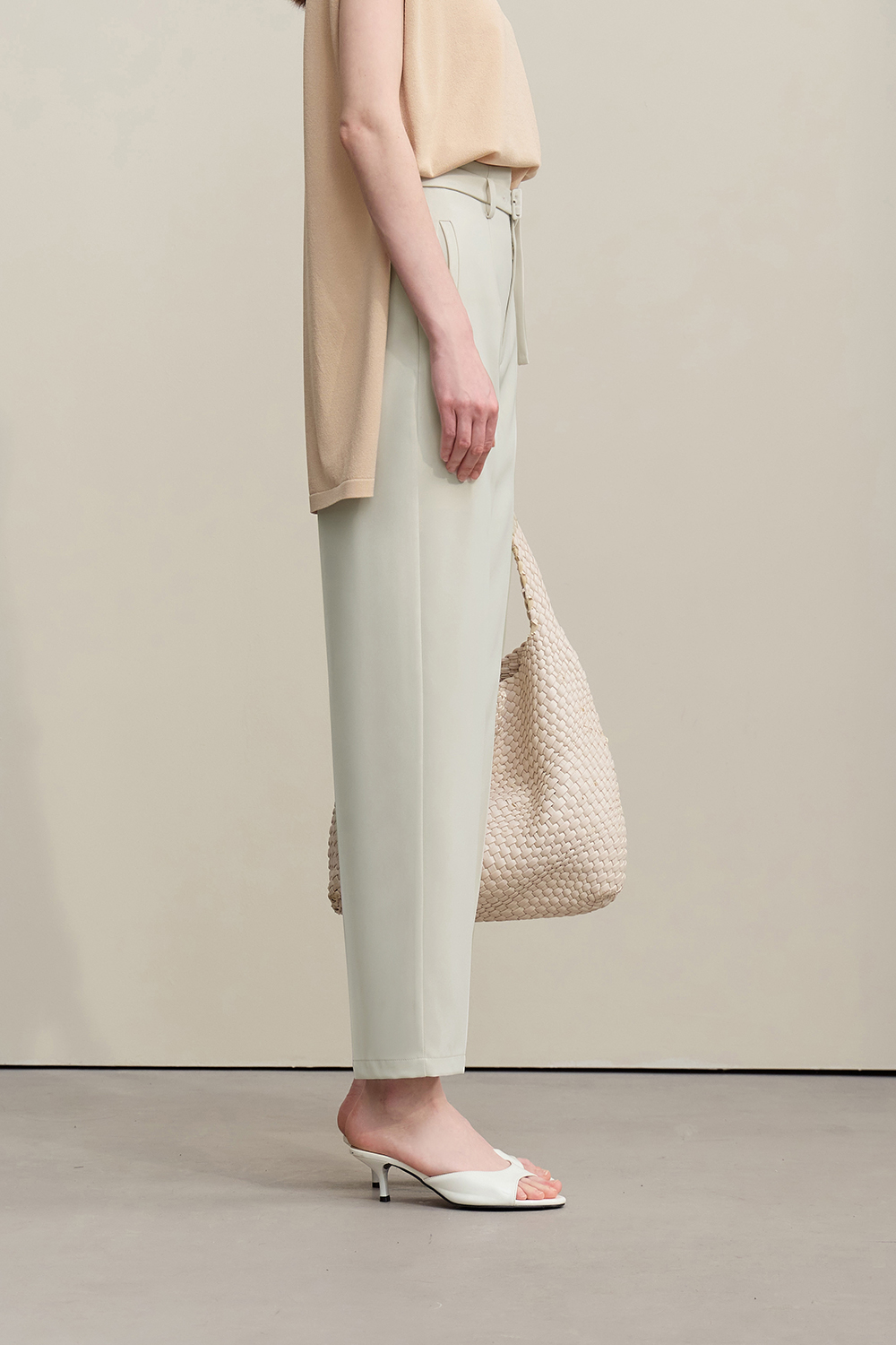 Commuter Tapered Casual Trousers|AMII