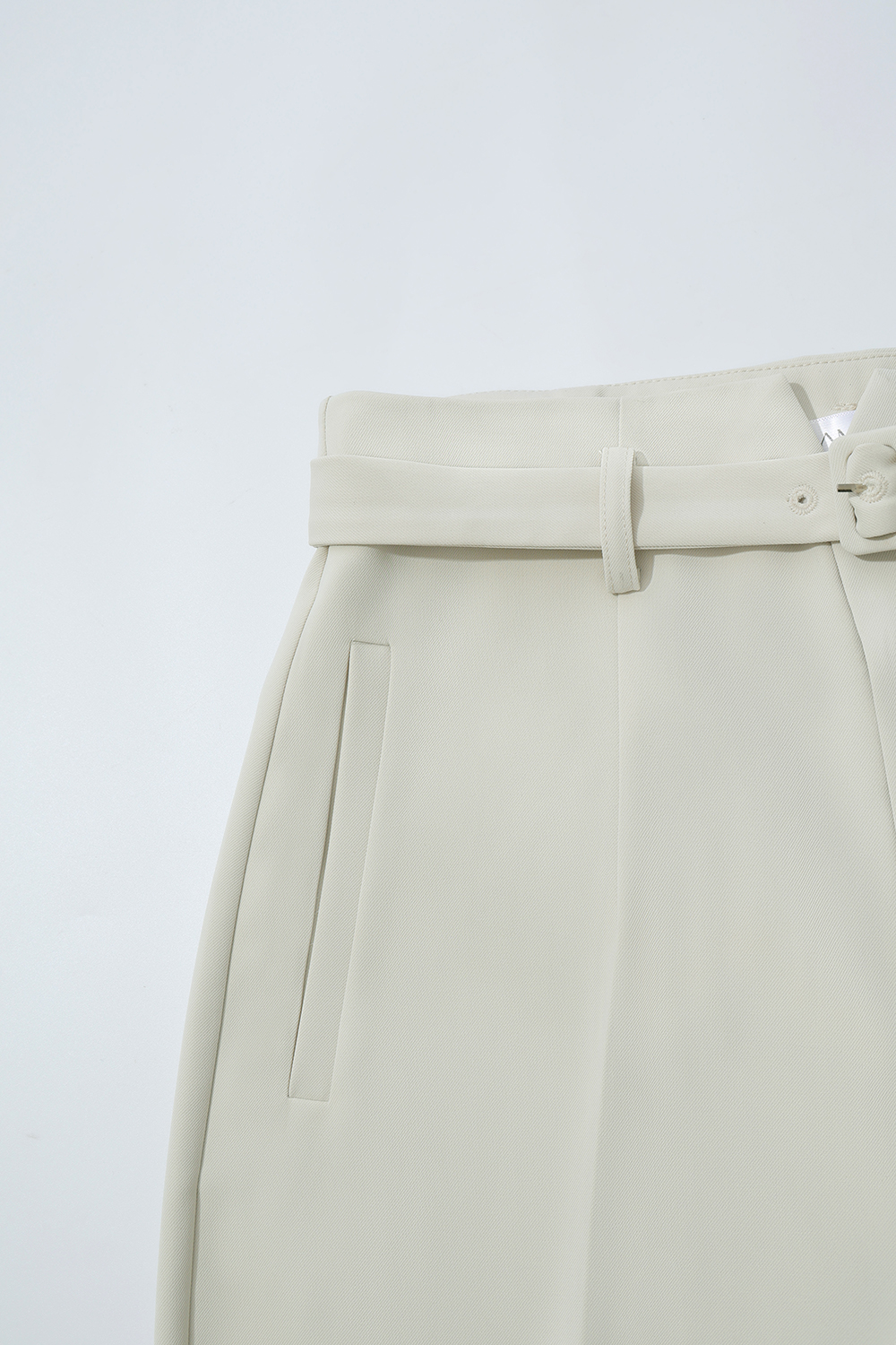 Commuter Tapered Casual Trousers|AMII