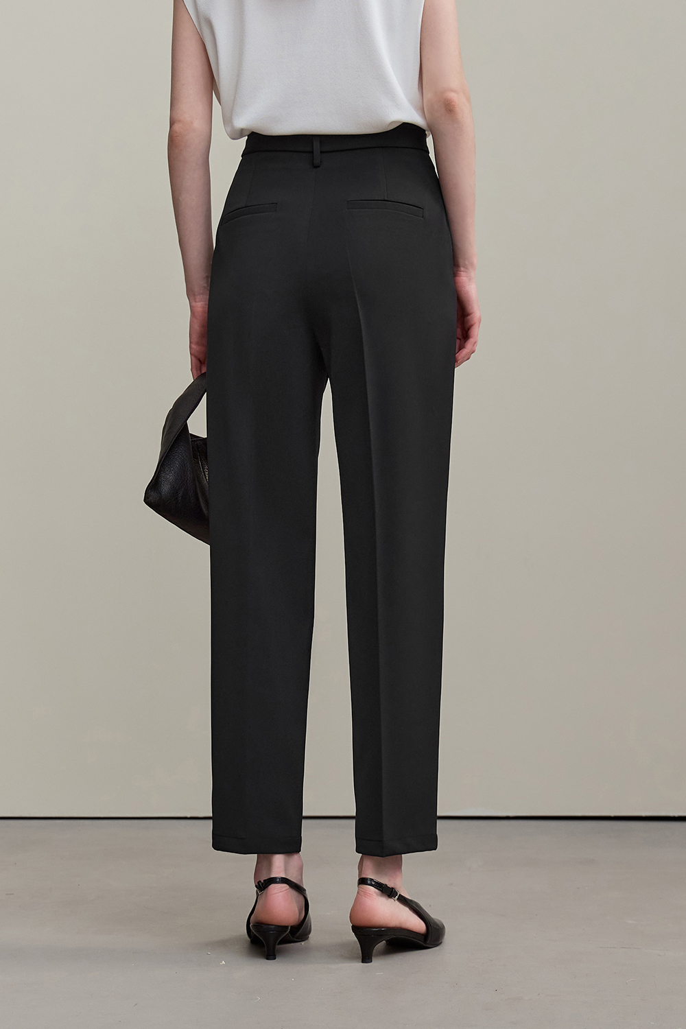 Commuter Tapered Casual Trousers|AMII