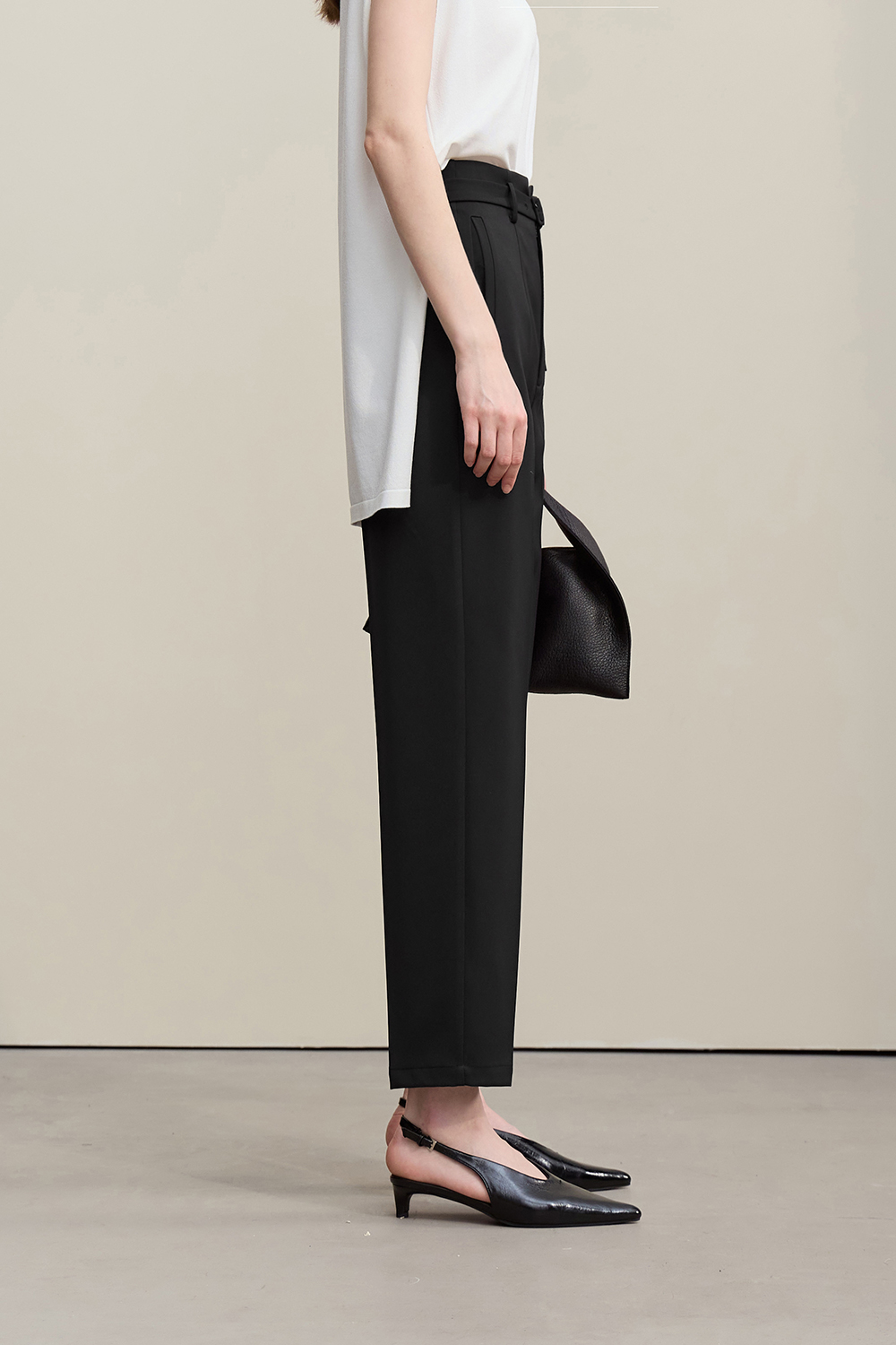 Commuter Tapered Casual Trousers|AMII