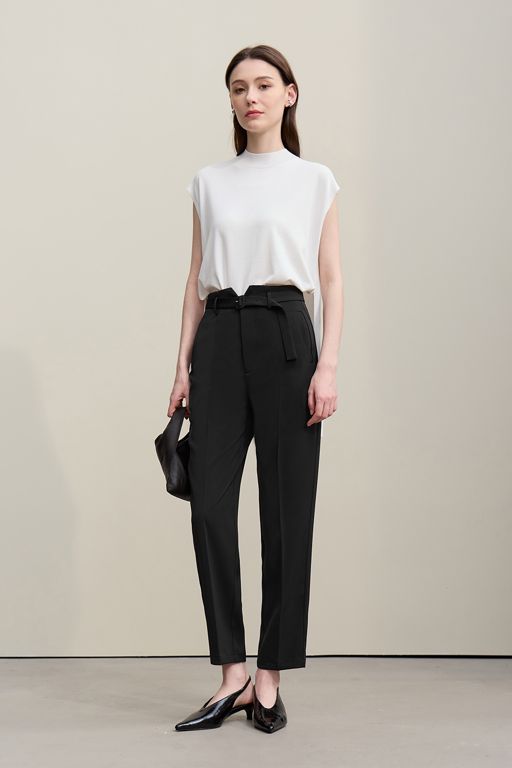 Commuter Tapered Casual Trousers|AMII