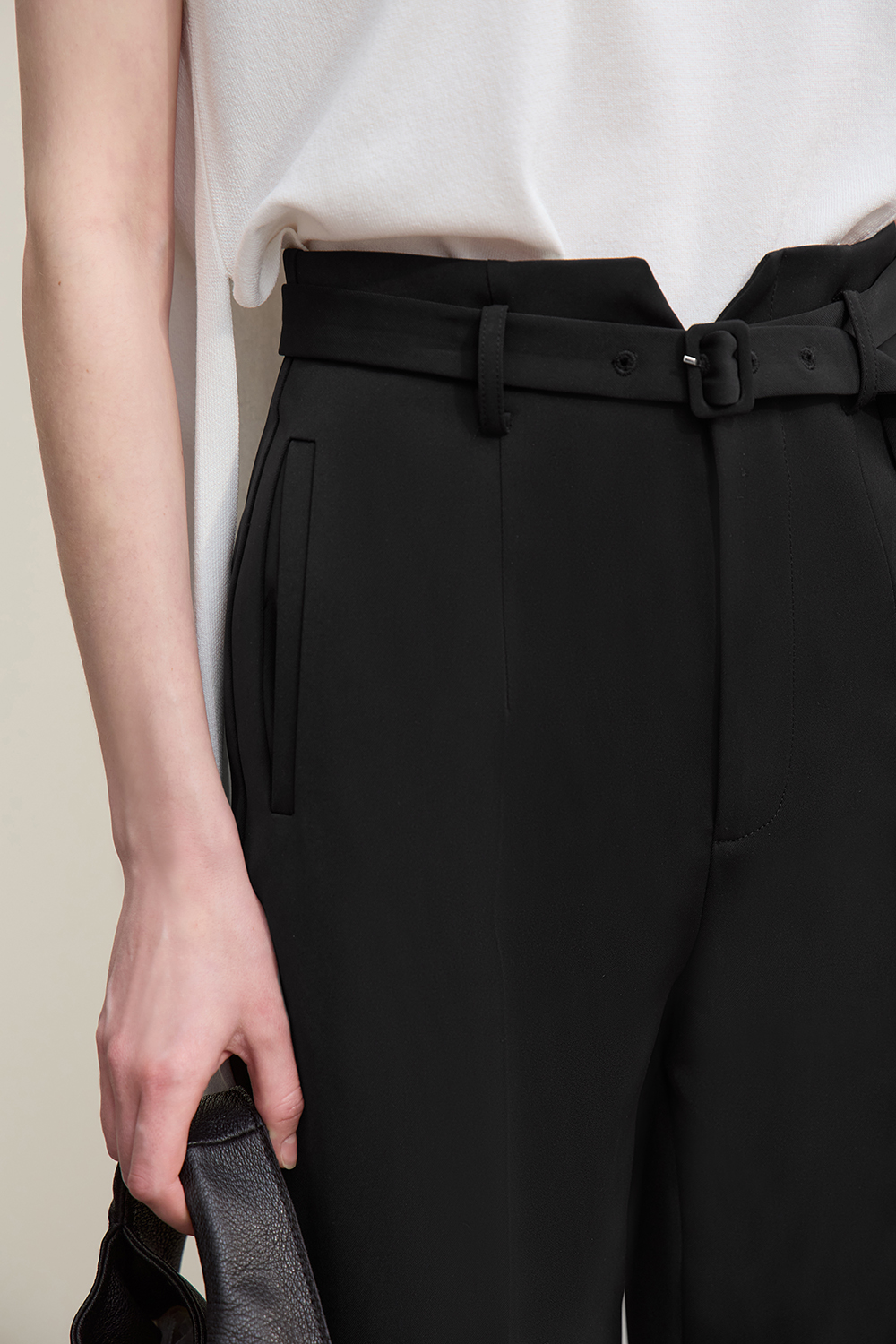 Commuter Tapered Casual Trousers|AMII