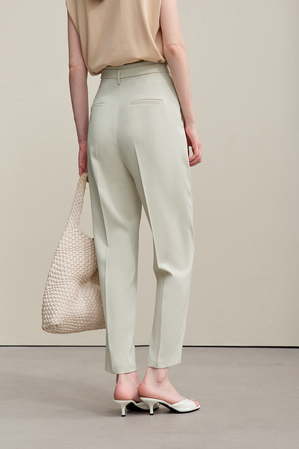 Commuter Tapered Casual Trousers|AMII