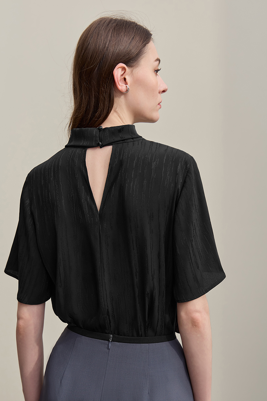 Twisted Neck Jacquard Chiffon Blouse|AMII