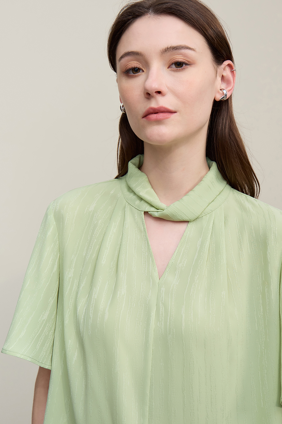 Twisted Neck Jacquard Chiffon Blouse|AMII
