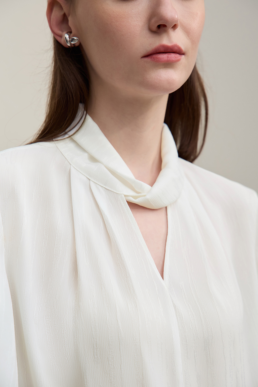 Twisted Neck Jacquard Chiffon Blouse|AMII