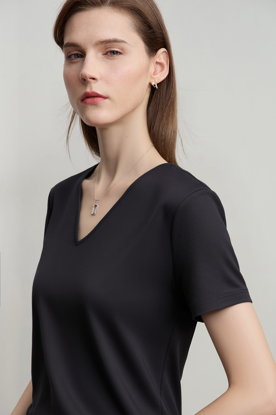 Twisted cutout all-cotton tee|AMII