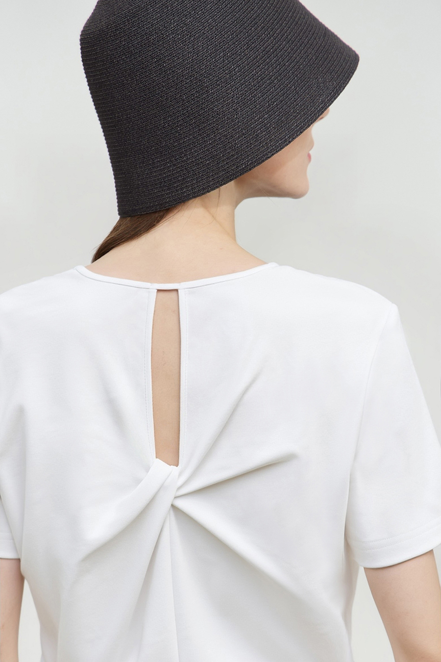 Twisted cutout all-cotton tee|AMII