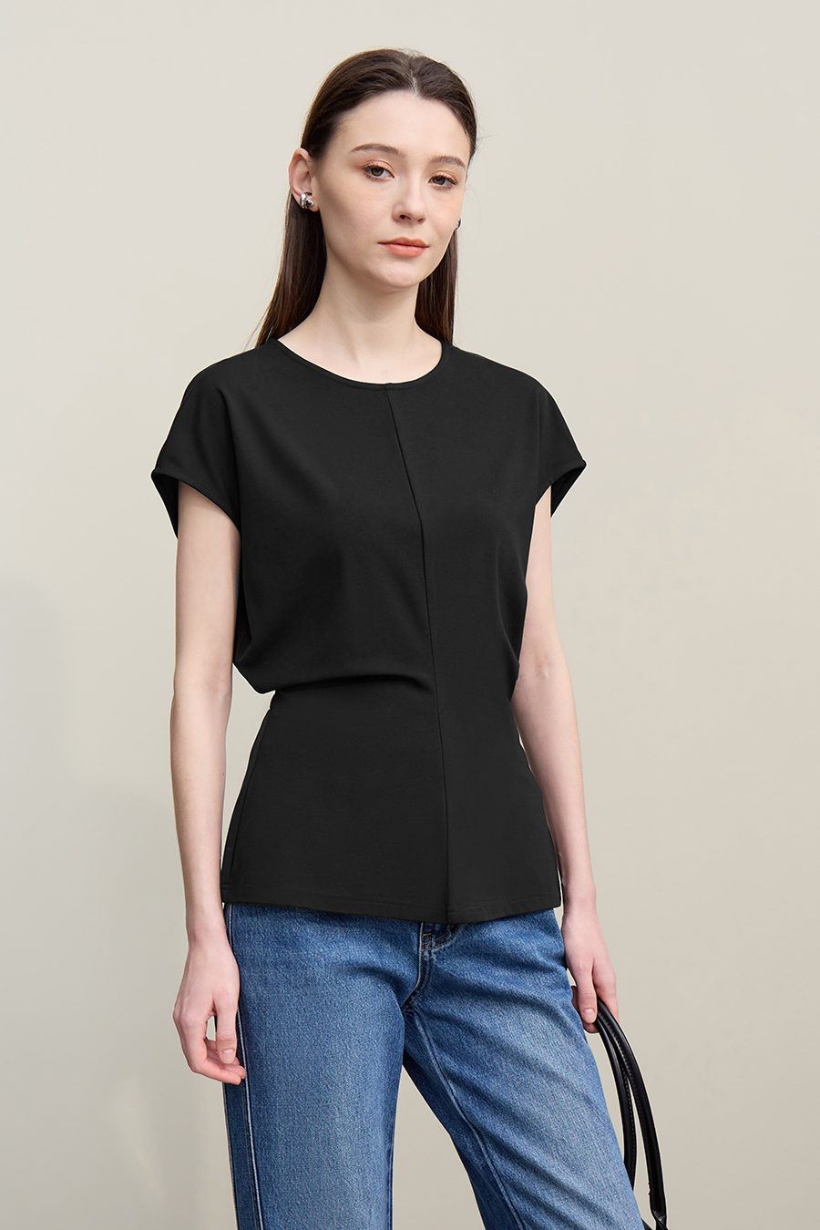Crew Neck T-shirt with Wide Shoulders & Fitted Waist|AMII