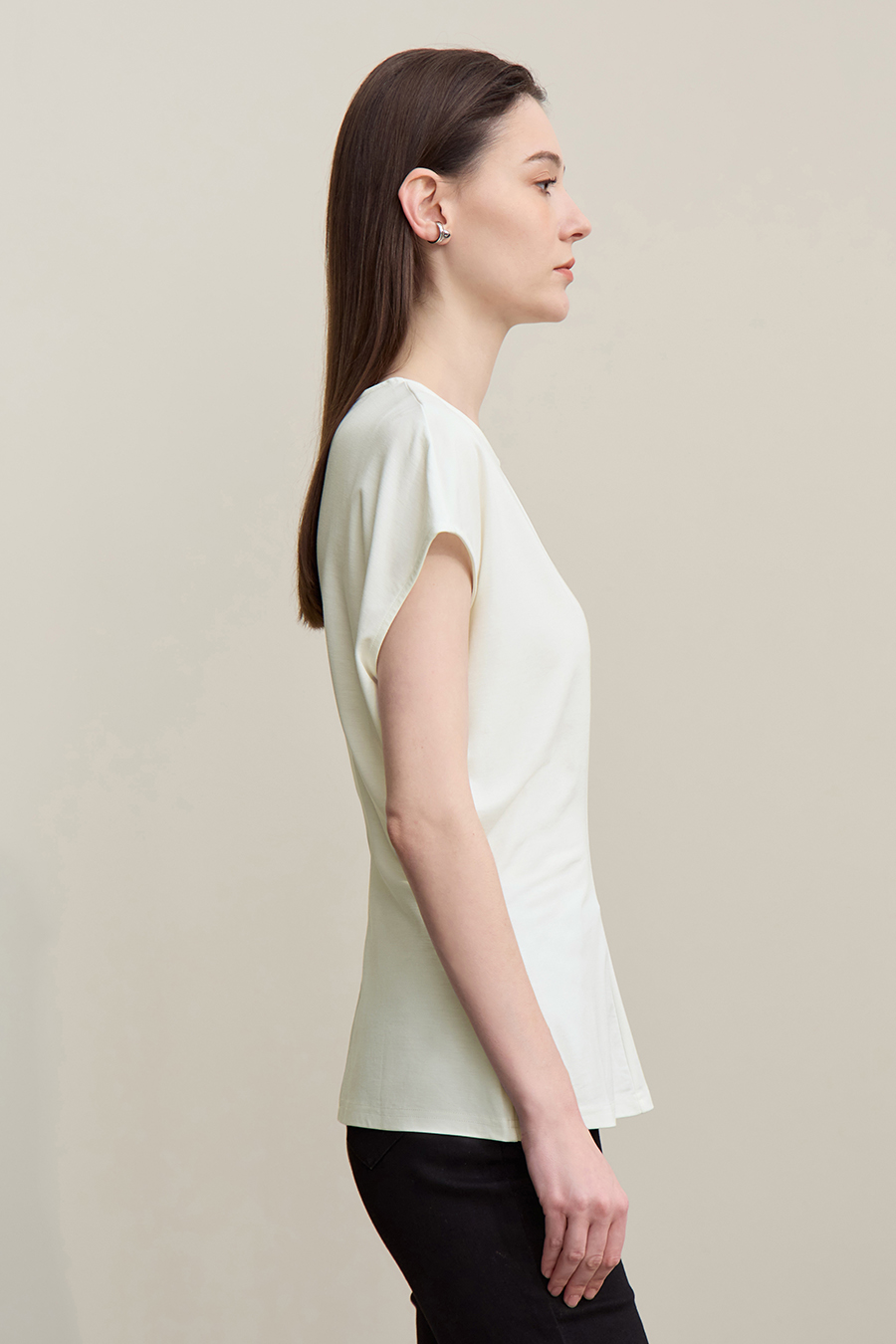 Crew Neck T-shirt with Wide Shoulders & Fitted Waist|AMII