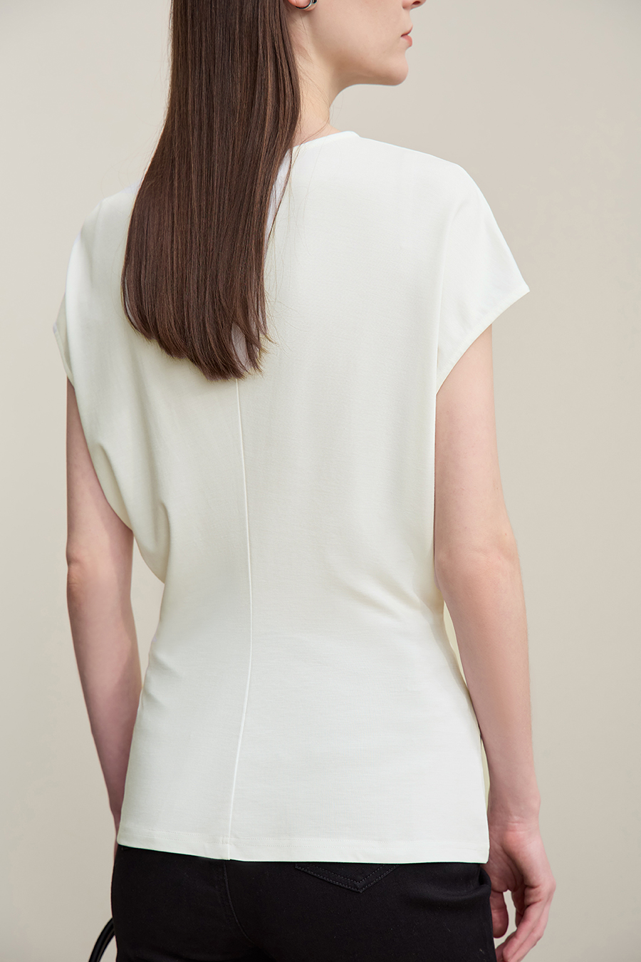Crew Neck T-shirt with Wide Shoulders & Fitted Waist|AMII
