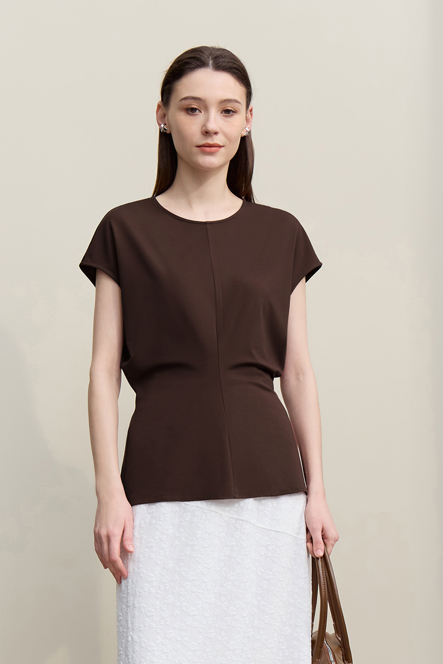 Crew Neck T-shirt with Wide Shoulders & Fitted Waist|AMII