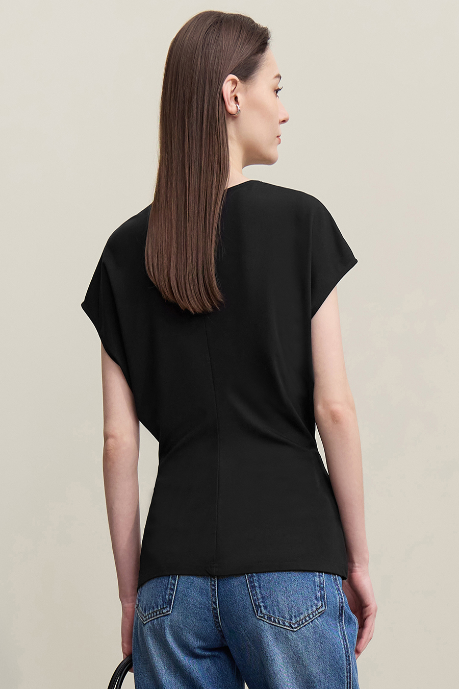 Crew Neck T-shirt with Wide Shoulders & Fitted Waist|AMII