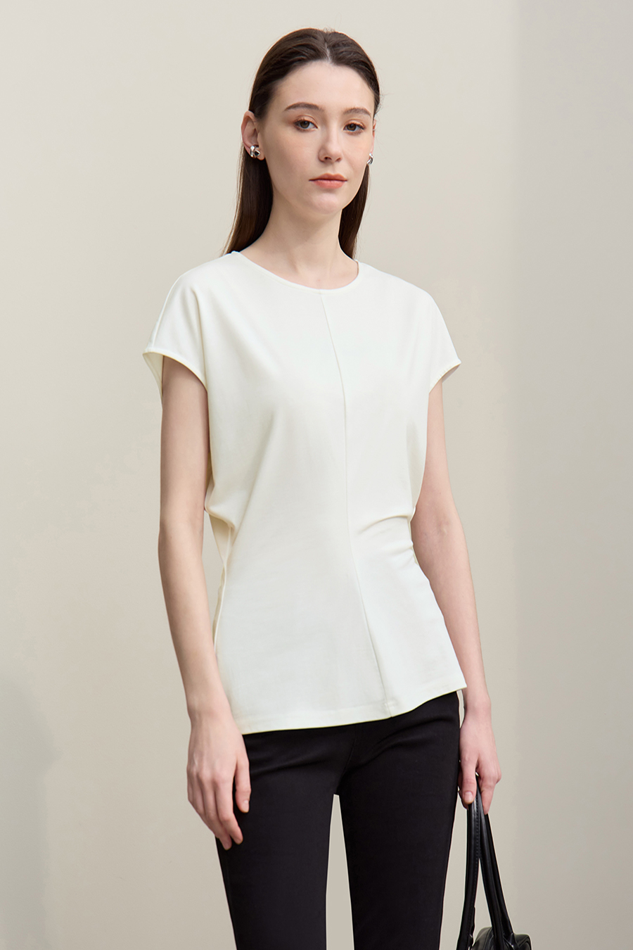 Crew Neck T-shirt with Wide Shoulders & Fitted Waist|AMII
