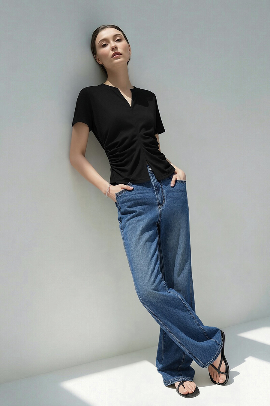 V-Neck Gathered Short Sleeve T-Shirt|AMII
