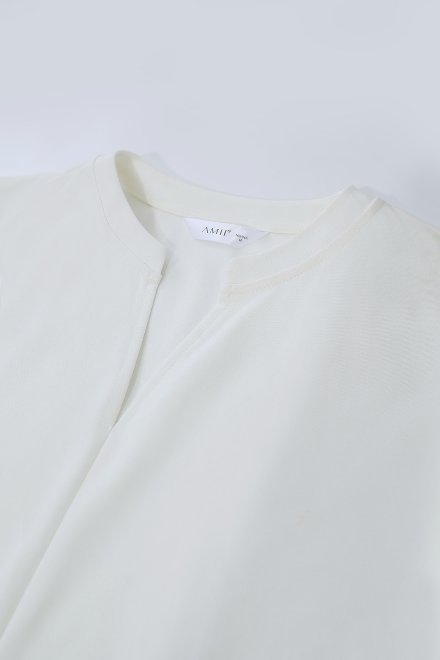 V-Neck Gathered Short Sleeve T-Shirt|AMII