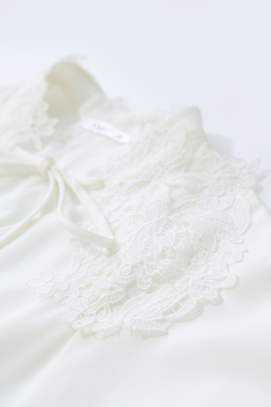 Lace Spliced Tie Dress|AMII