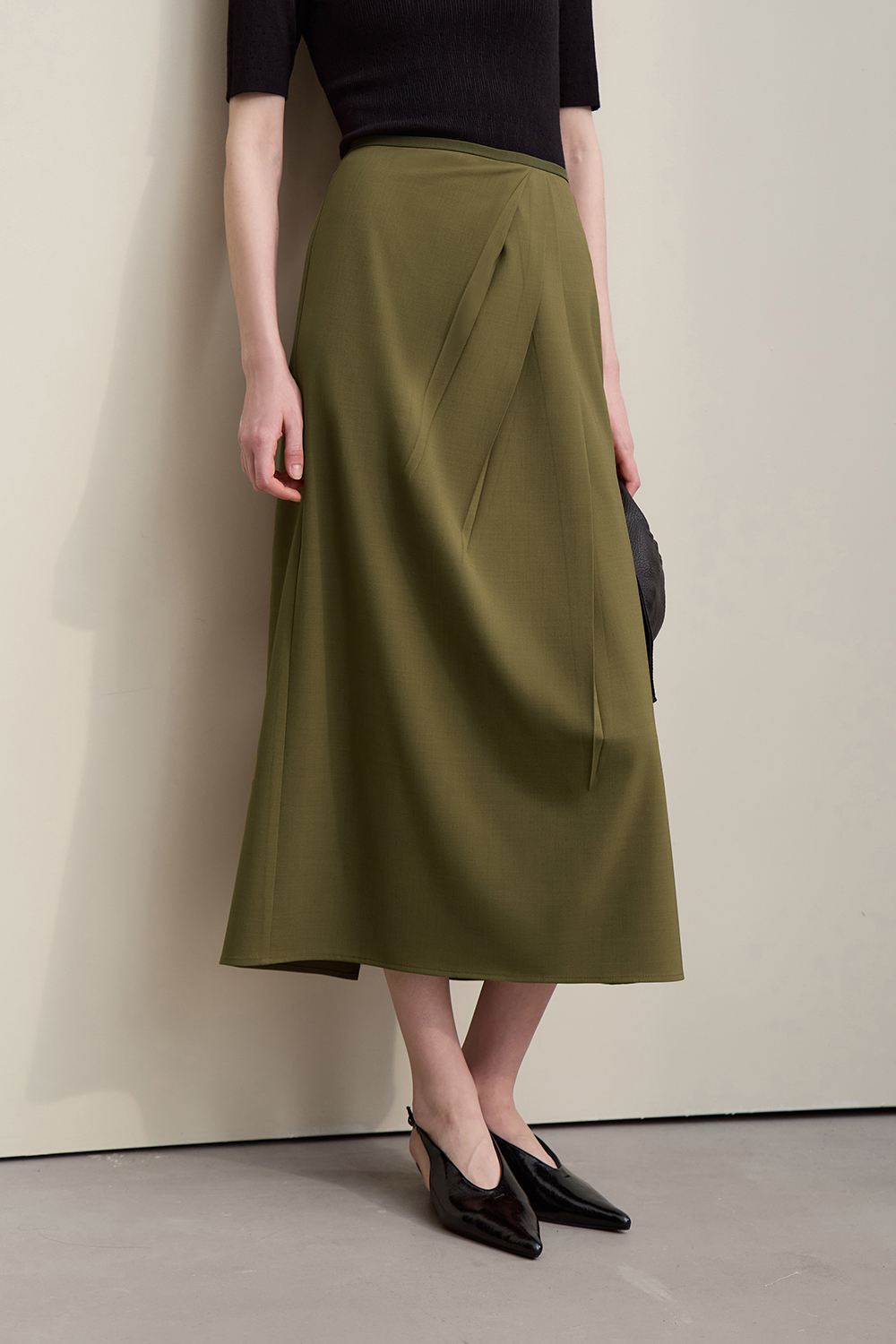 Pleated Slit Skirt