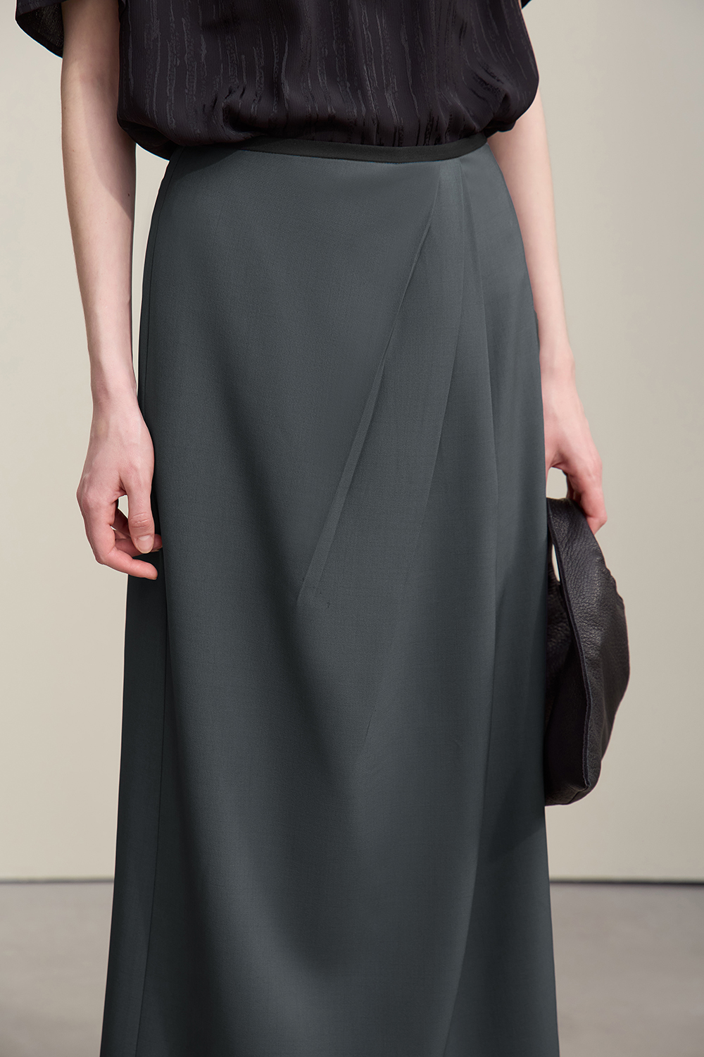 Pleated Slit Skirt