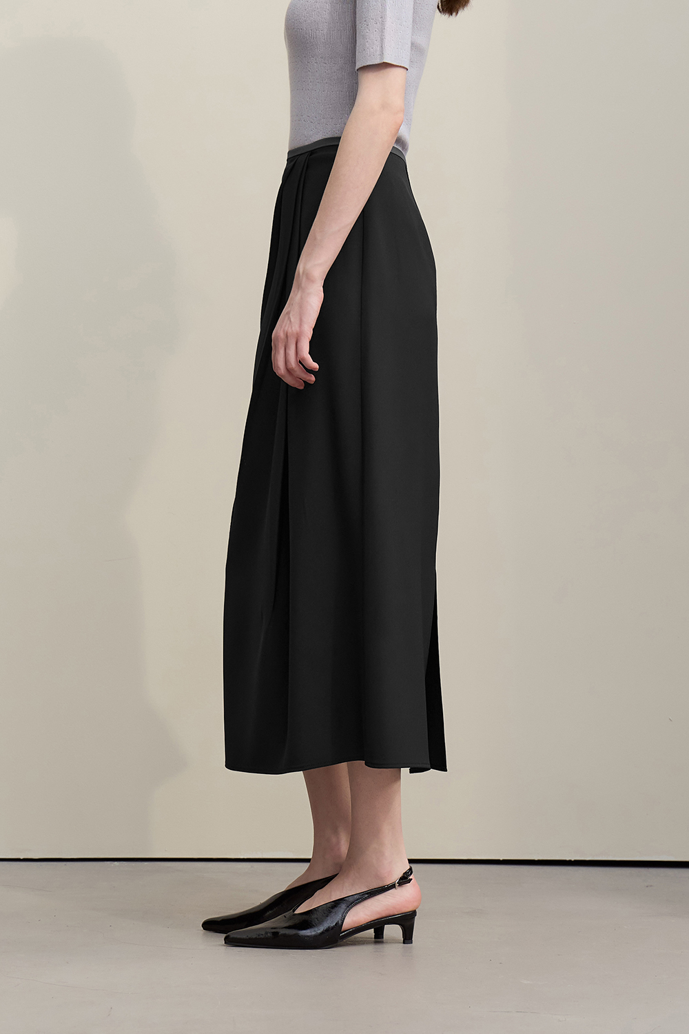 Pleated Slit Skirt