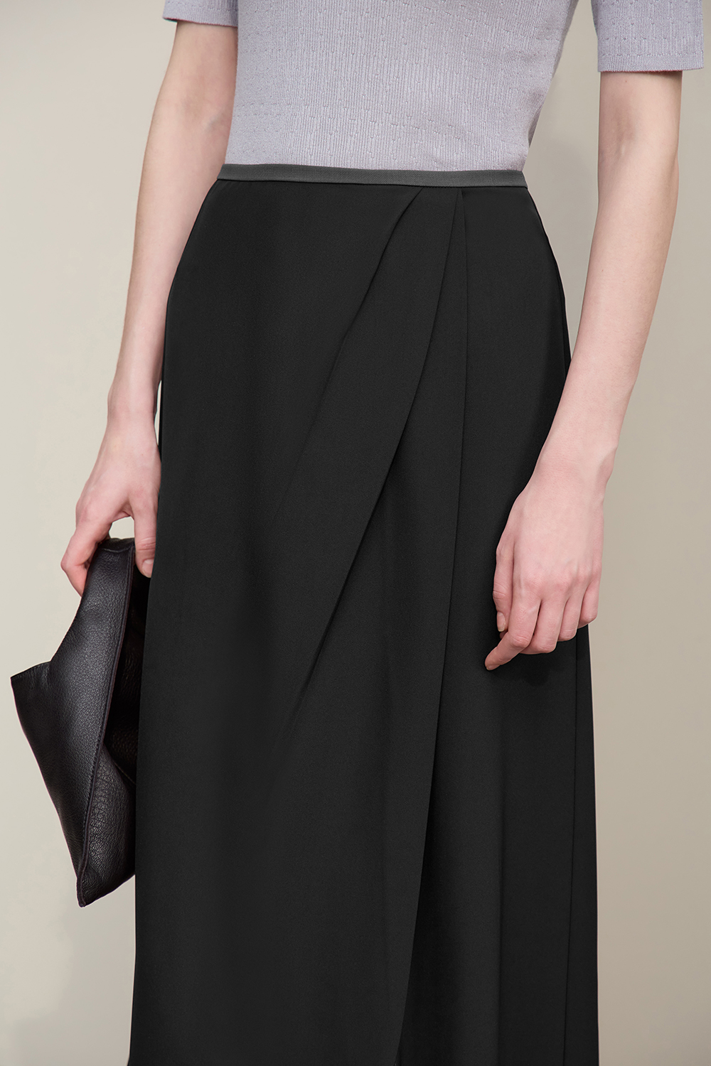Pleated Slit Skirt