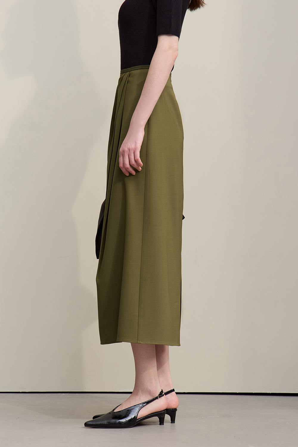 Pleated Slit Skirt