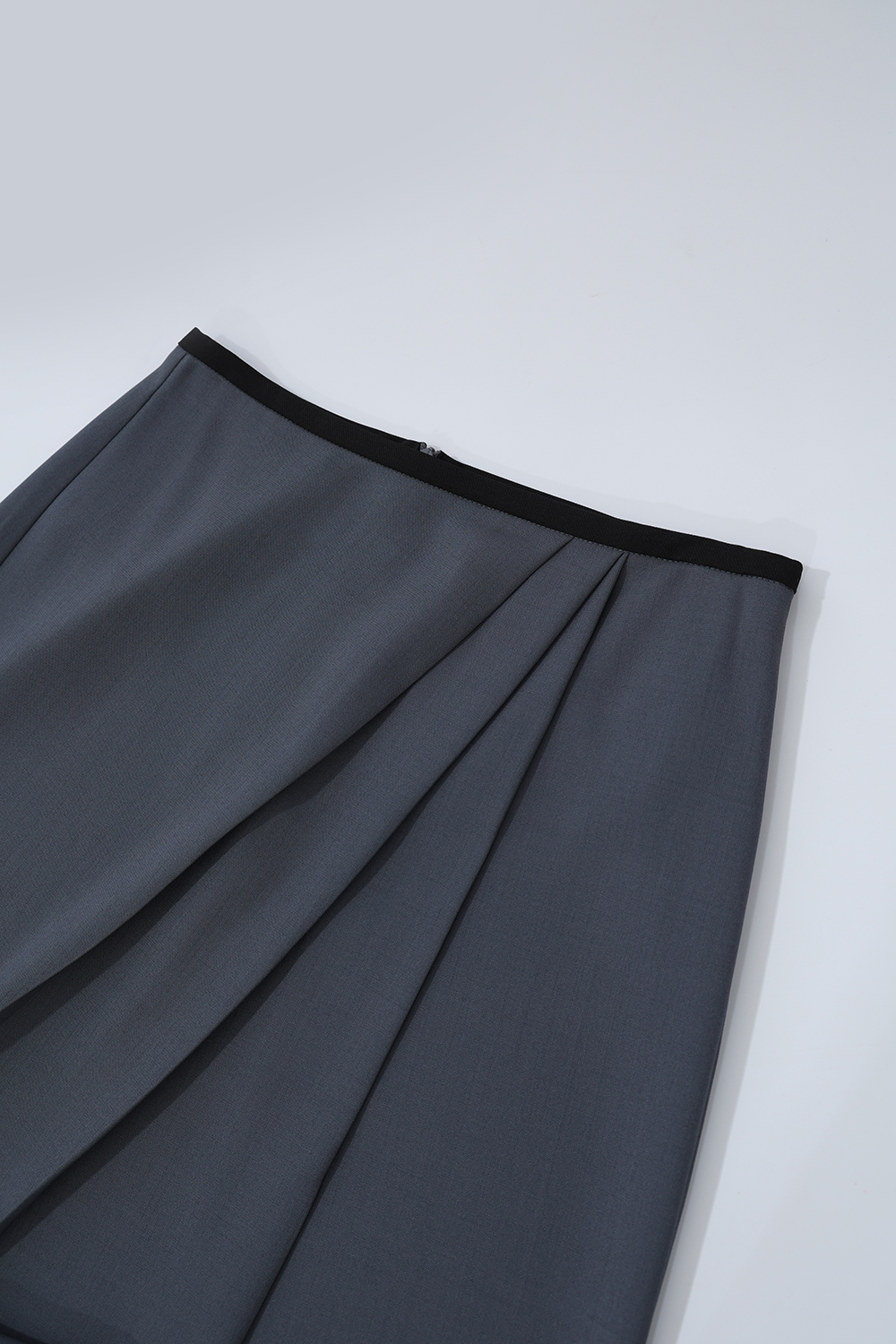 Pleated Slit Skirt
