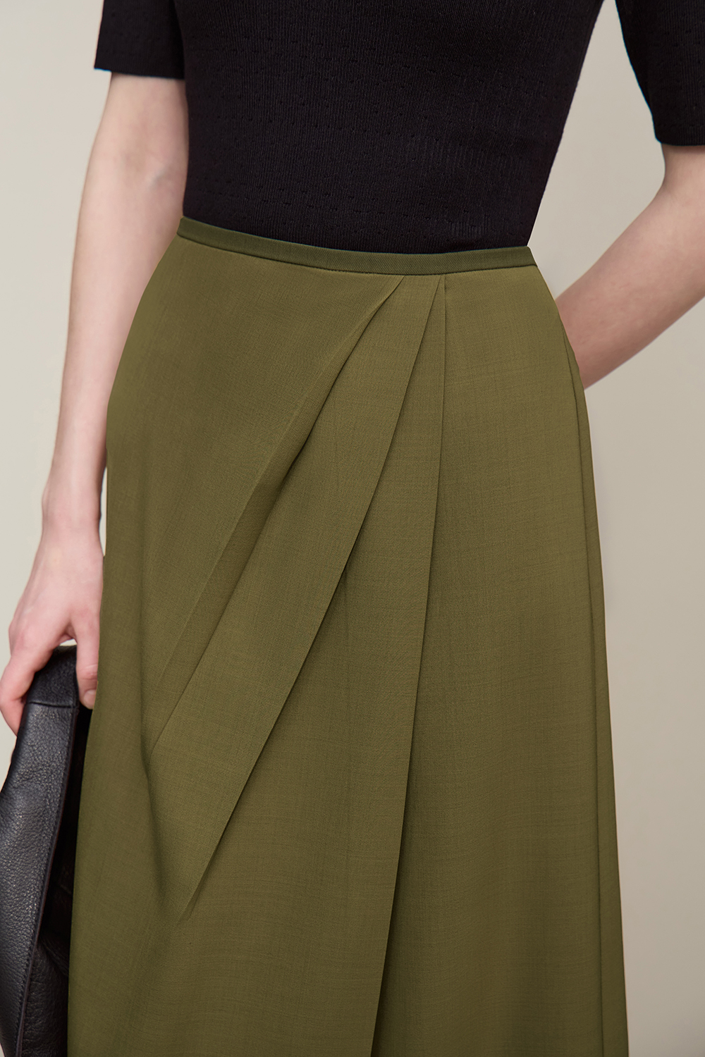 Pleated Slit Skirt