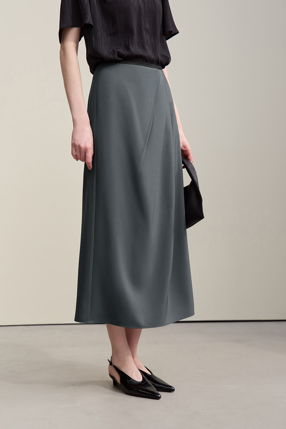 Pleated Slit Skirt