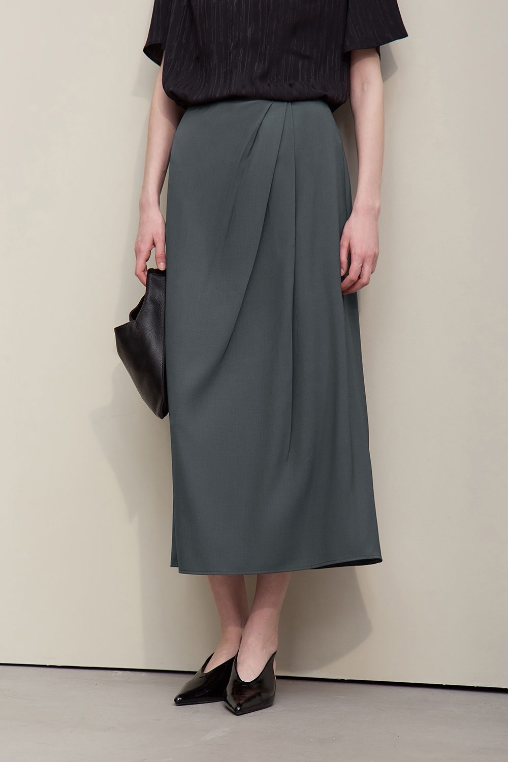 Pleated Slit Skirt