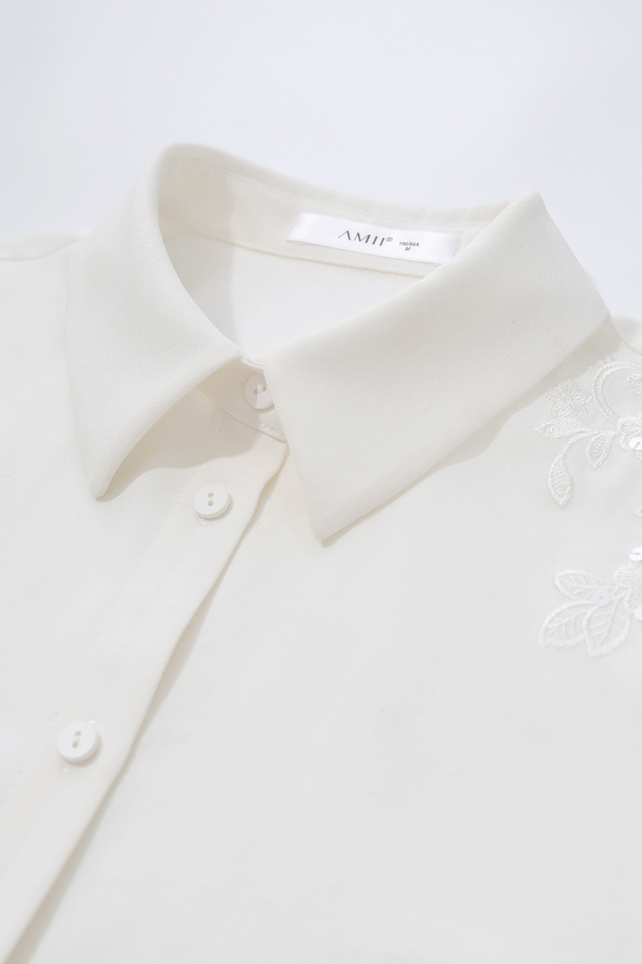 Lapel Sequin Embroidered Blouse | AMII