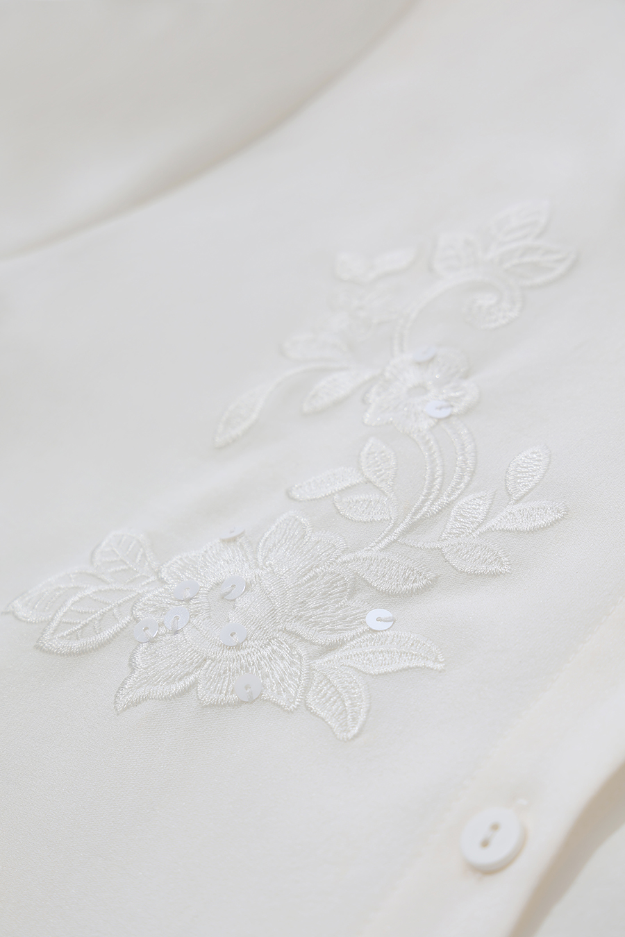 Lapel Sequin Embroidered Blouse | AMII