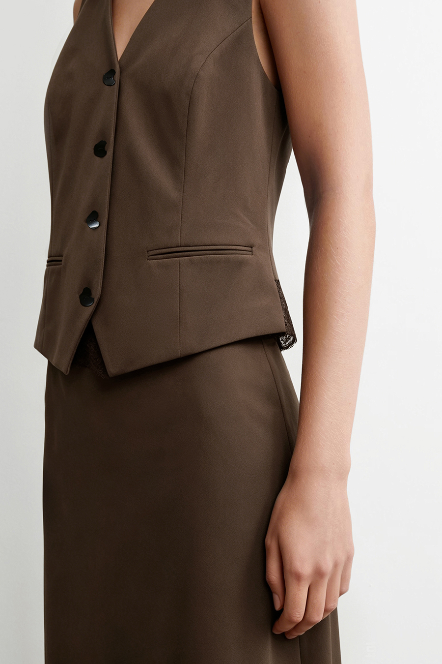 Lace Panel V-Neck Vest | AMII