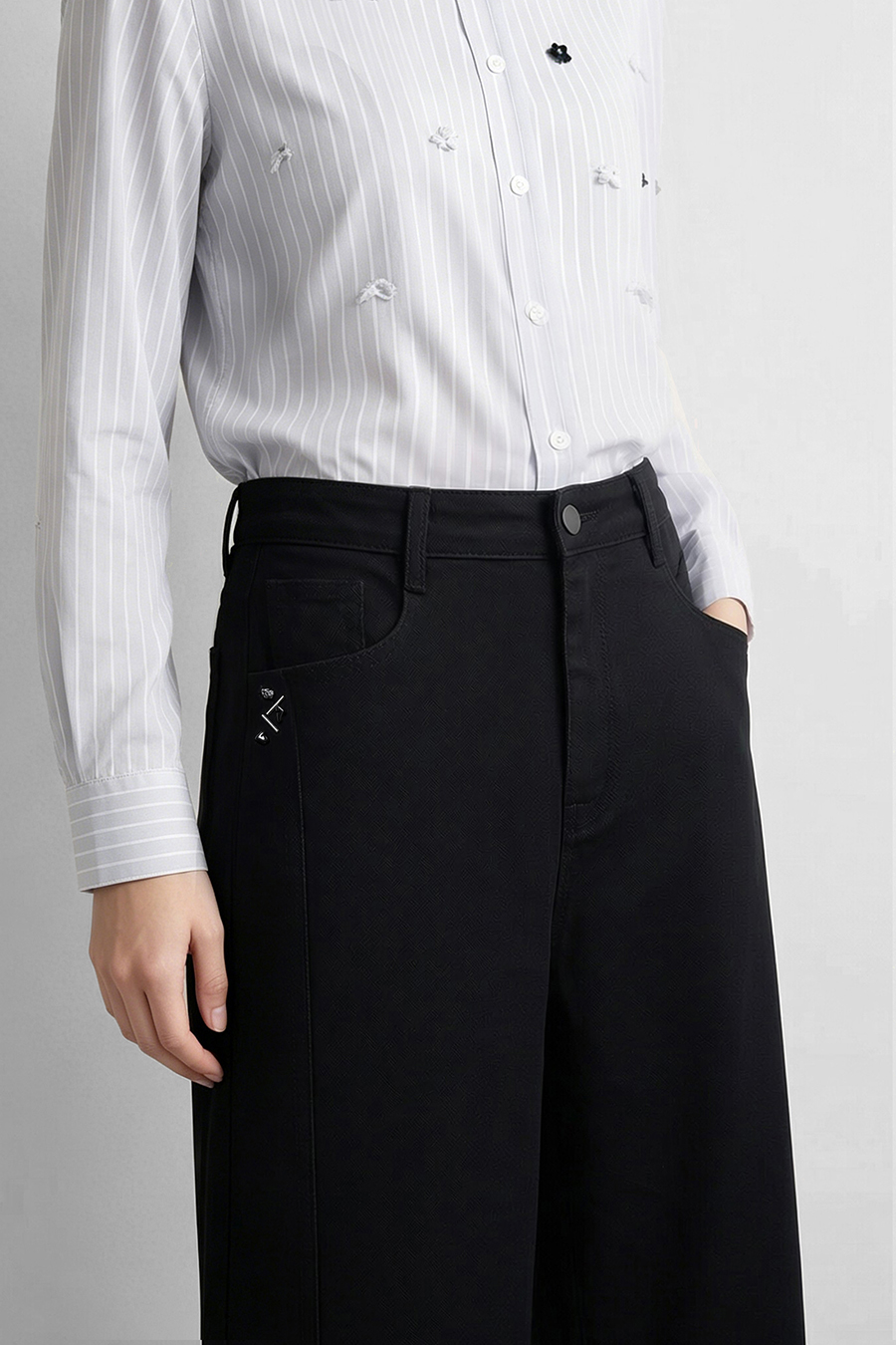 Beaded Craft Denim Pants | AMII